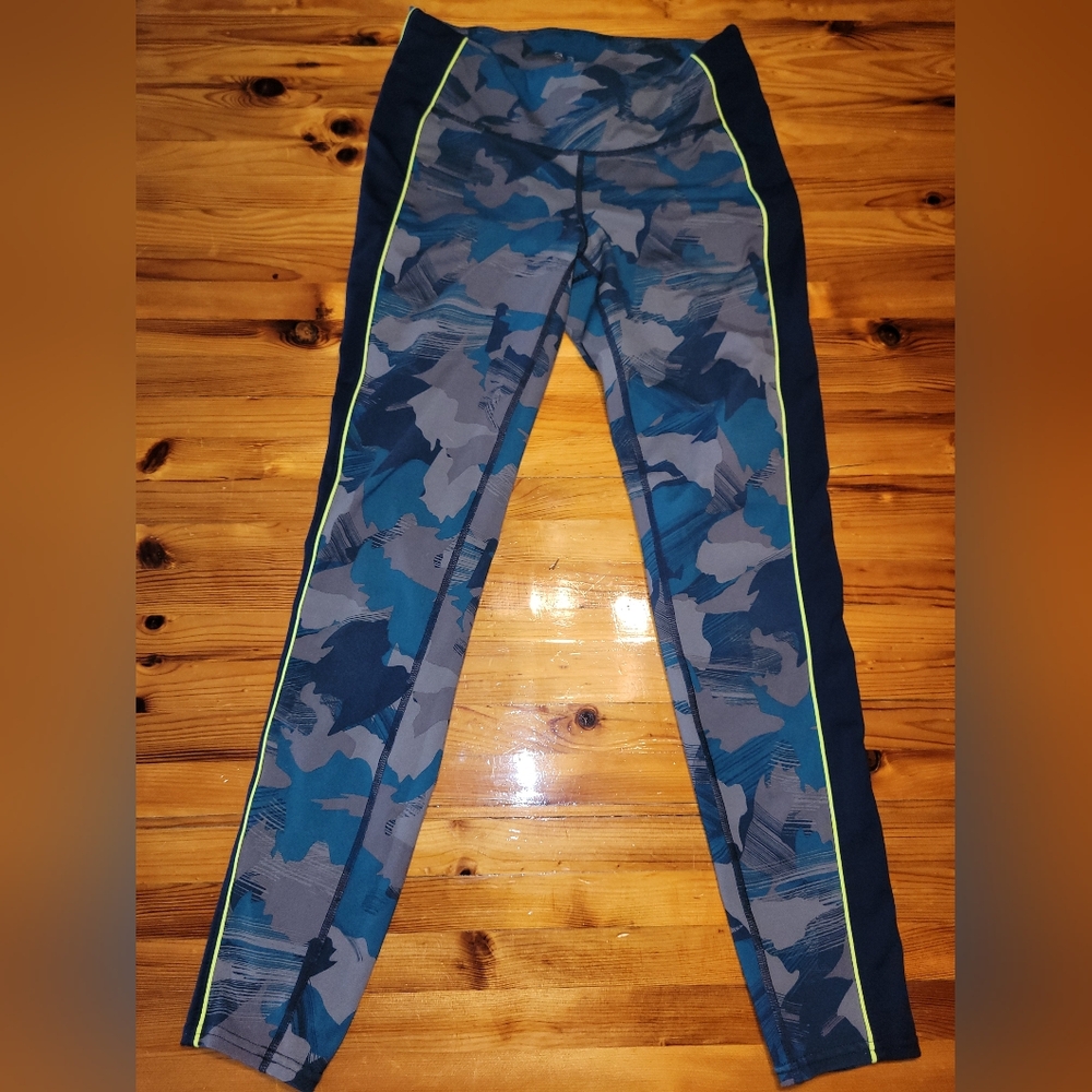 GAP Camouflage Leggings with Neon Accents